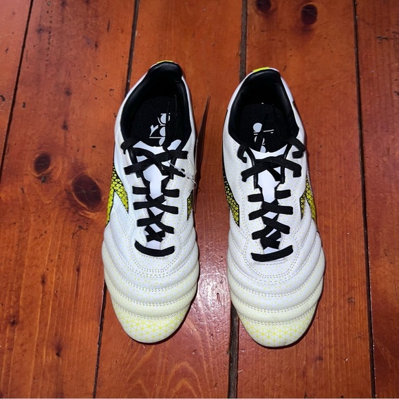 ***NWT*** Diadora White & Neon Yellow Soccer Cleats - Picture 6 of 9